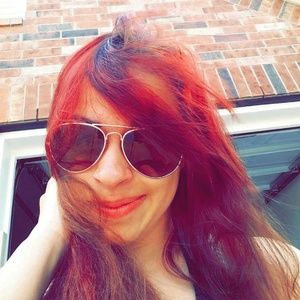 Meet your Posher, April